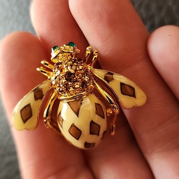 Joan Rivers brooch - Picture 8 of 11